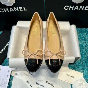 CHANEL Women's Flats